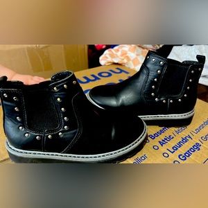 Wonder Nation kid booties